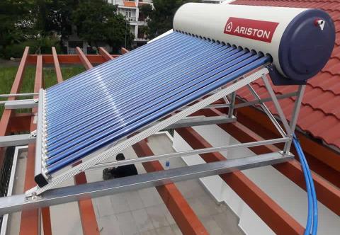 Bảng giá máy năng lượng mặt trời: giá & chi phí cần biết