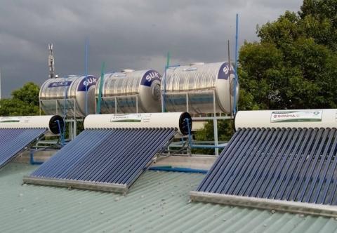 Máy năng lượng mặt trời 130L: Cách chọn thực tế năm 2026