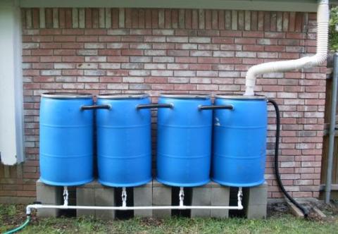 Nên dùng bồn nước nhựa hay Inox? So sánh chi tiết độ bền và an toàn sức khỏe