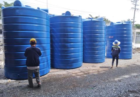 Có nên mua bồn nước nhựa cũ thanh lý? 5 Rủi ro tiềm ẩn & Giải pháp thay thế