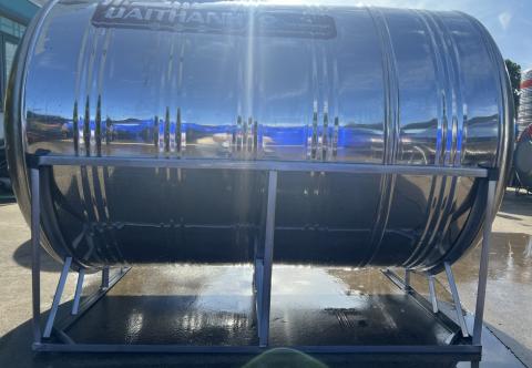 Tại sao giá bồn inox nằm lại đắt hơn bồn đứng? Giải mã chênh lệch và lời khuyên chọn mua