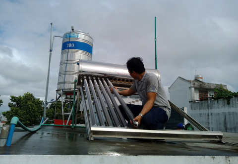 Bảo trì máy năng lượng mặt trời đúng cách, an toàn tại nhà