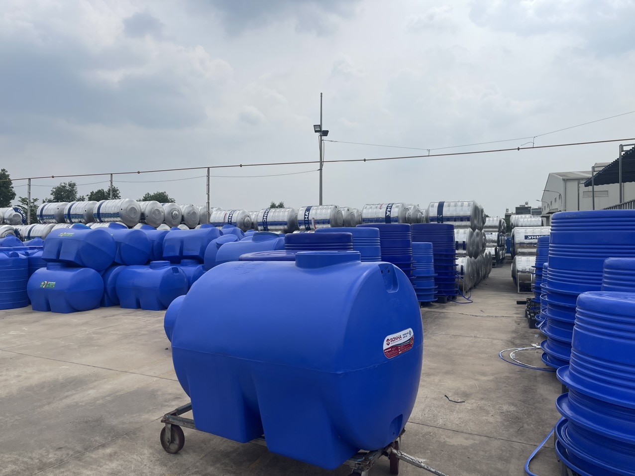 Bồn Nhựa 300L Ngang chính hãng cho nhu cầu trữ nước nhỏ