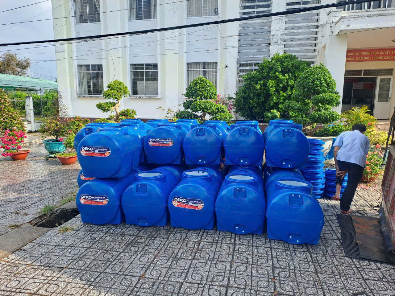 kiểm tra tem nhãn logo và bảo hành bồn nước nhựa chính hãng