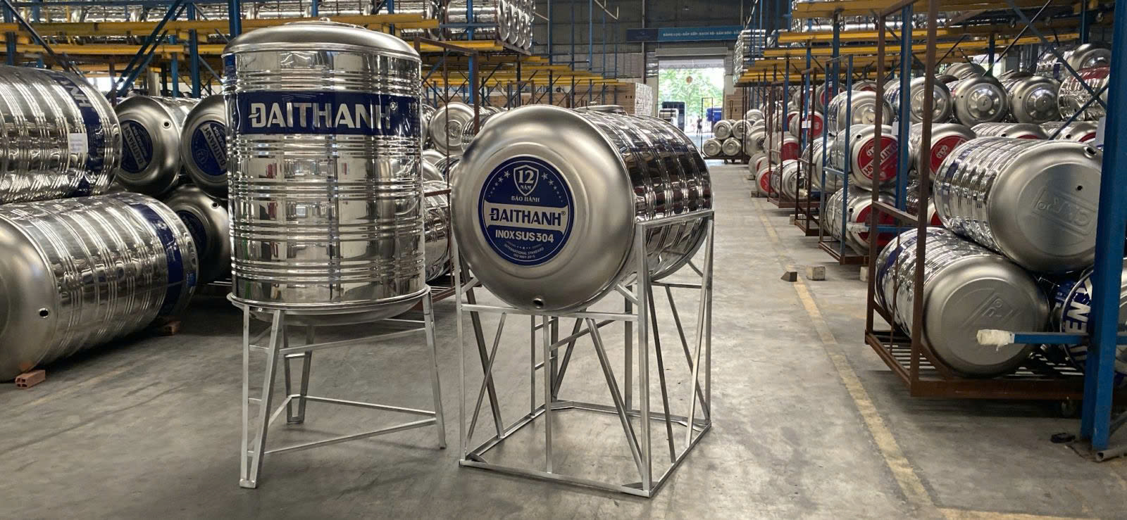 Bồn nước inox ngang có trọng tâm thấp khi lắp trên sàn mái