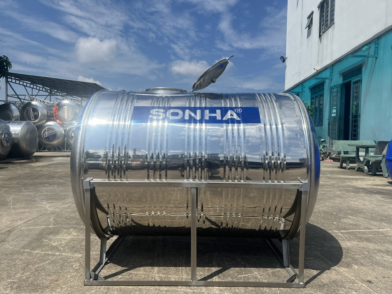 Bồn inox 1000L ngang lắp mái tôn và sân thượng