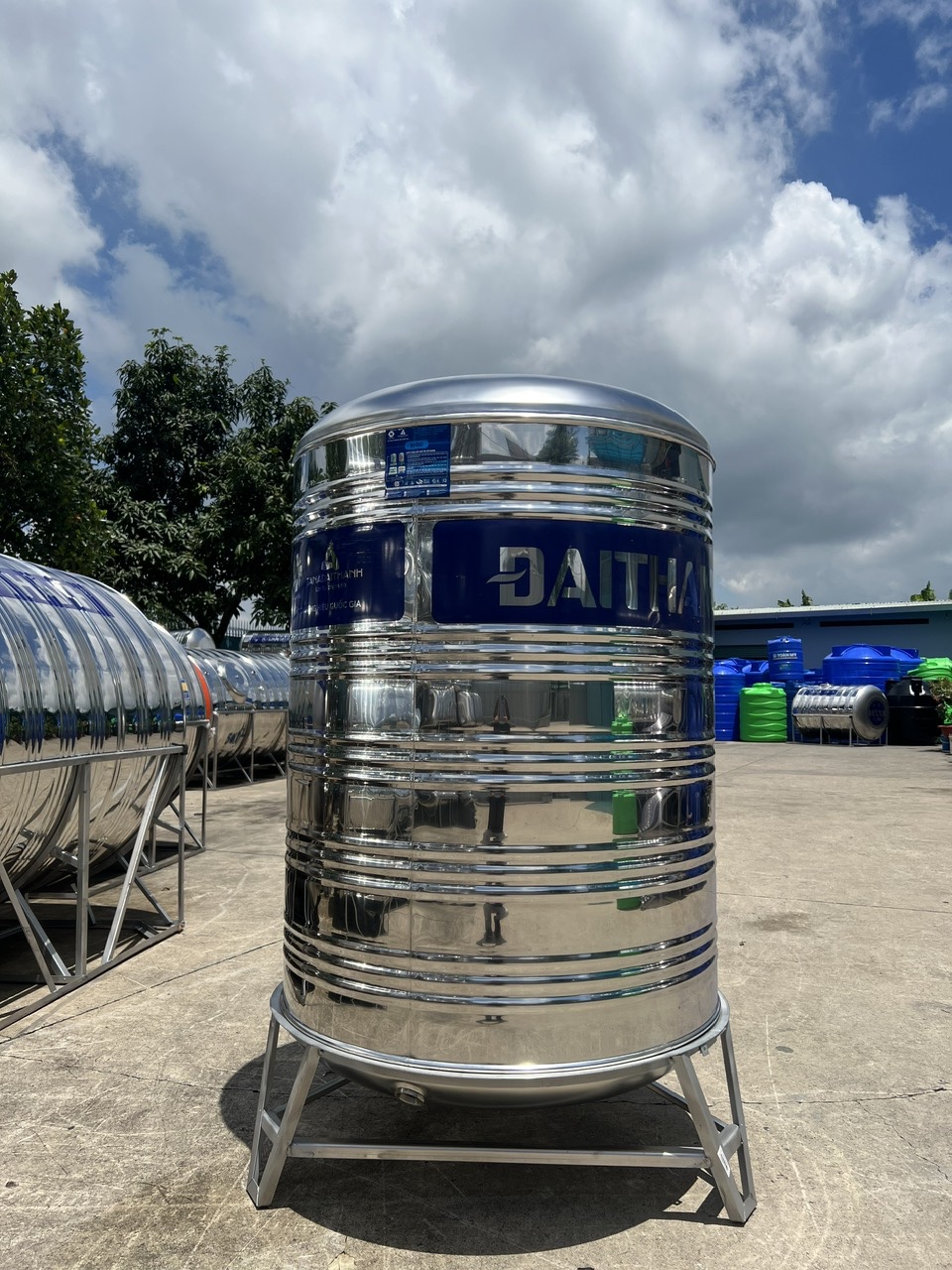 Bồn inox 1000L cho nhà 4 người dùng nước ổn định