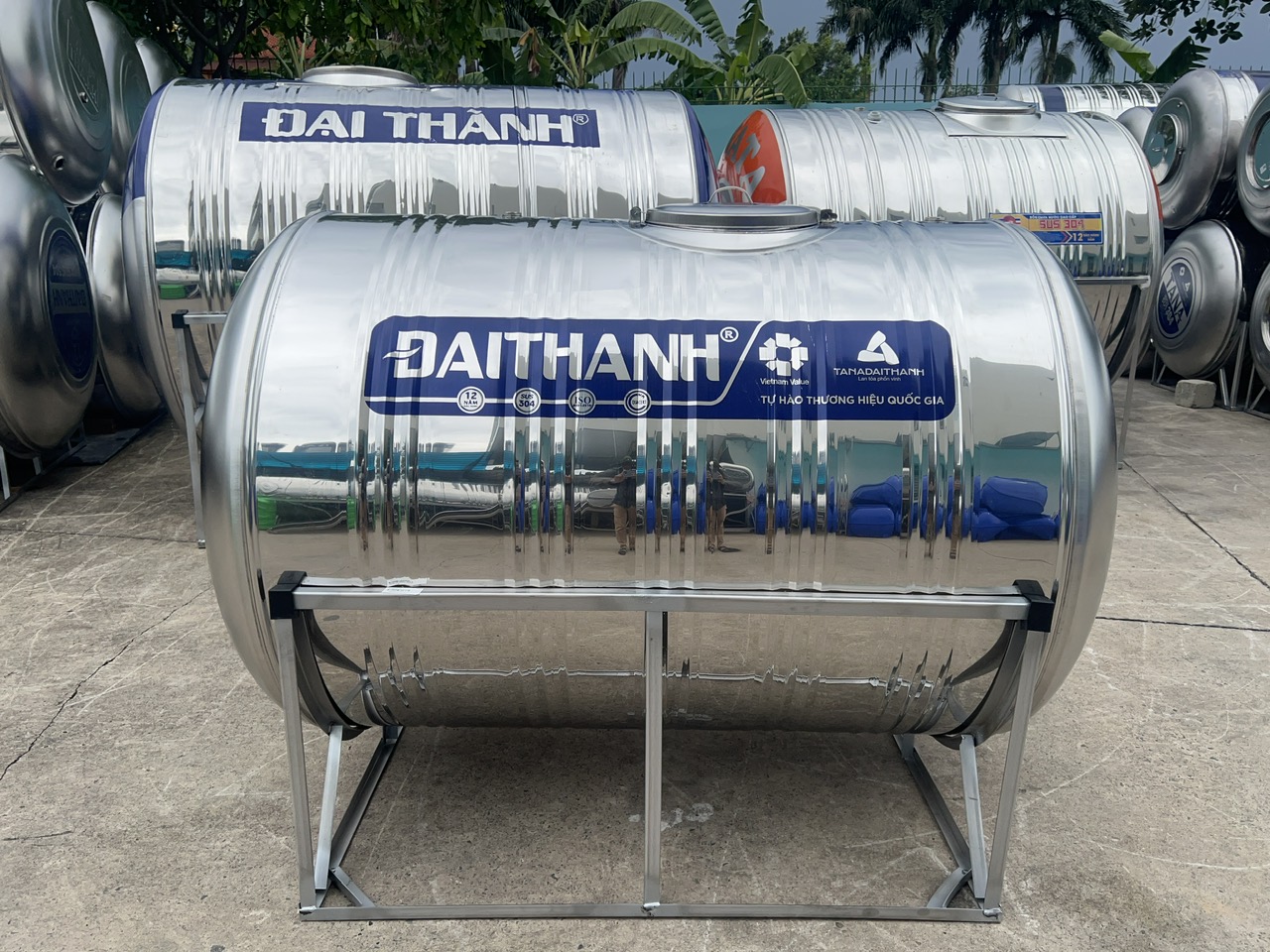 Bồn nước inox Đại Thành 1000L ngang thực tế Bồn inox 1000L ngang cho nhà 4 người lắp trên sân thượng