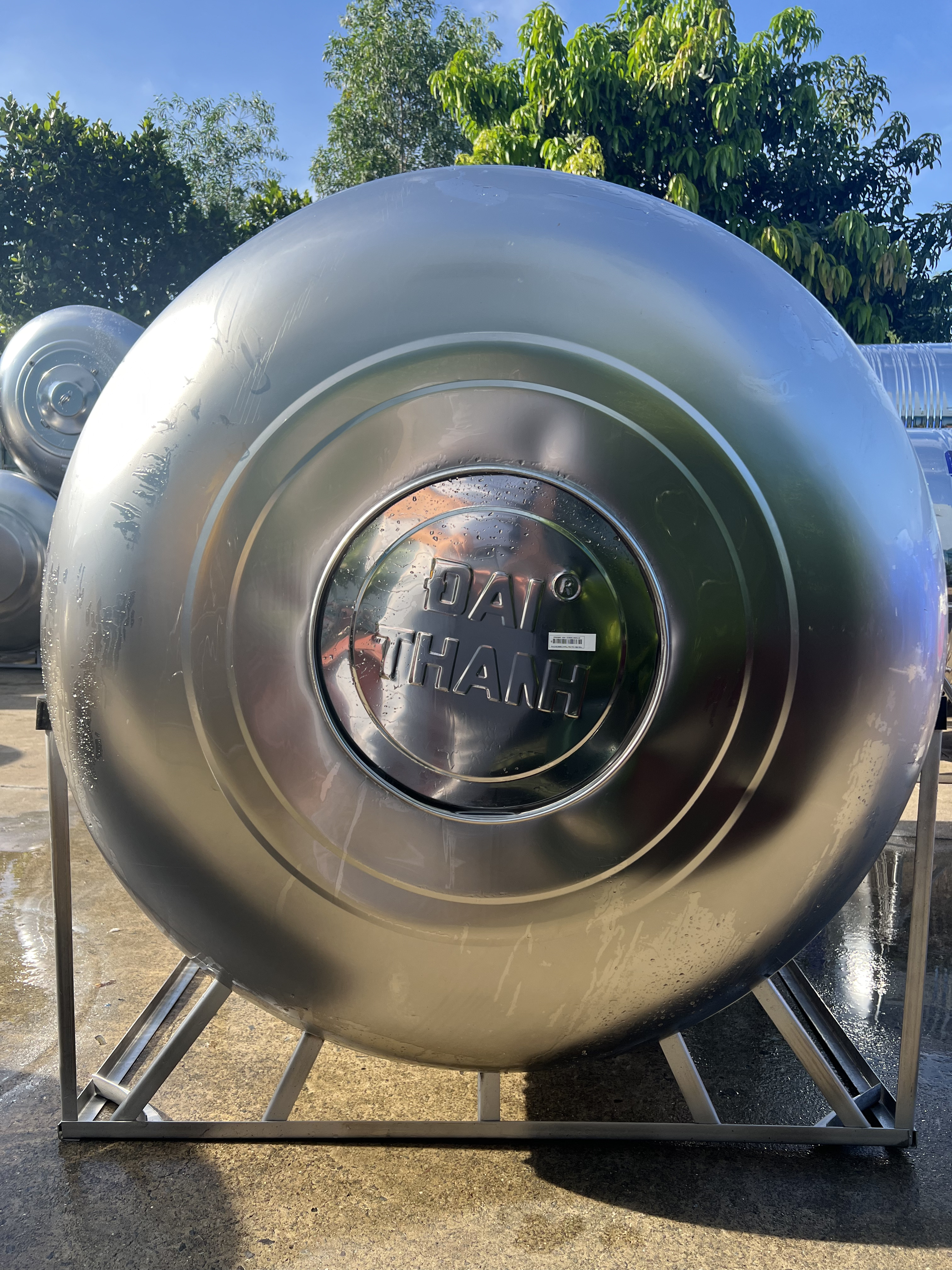 Tải trọng bồn inox 2000L ngang khi đầy nước