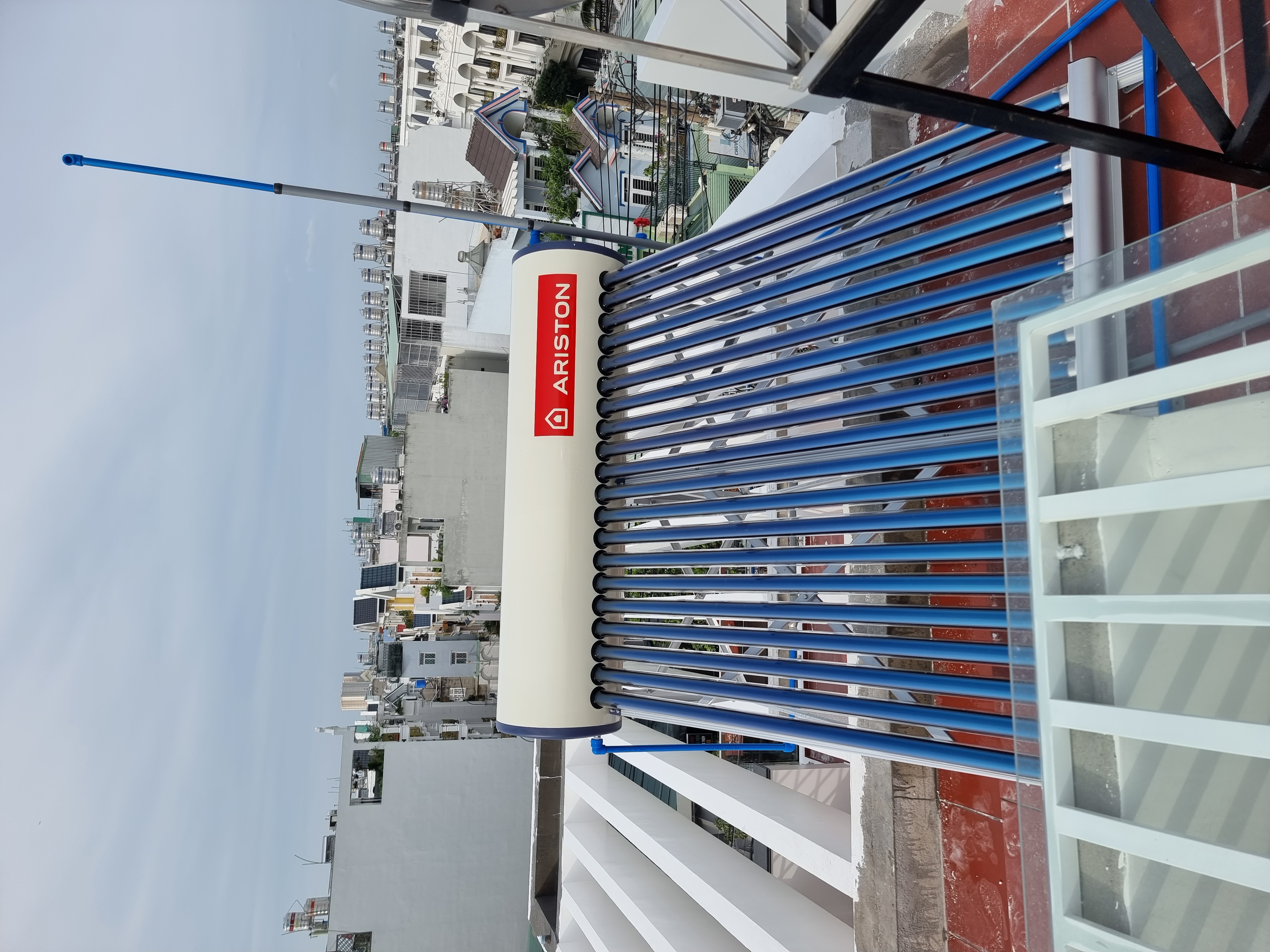So sánh máy năng lượng mặt trời 200L 210L 215L 220L