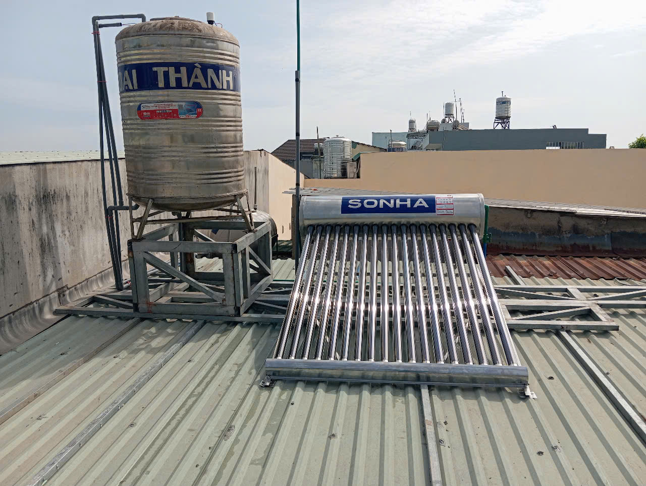 Kho máy nước nóng năng lượng mặt trời 200L chính hãng
