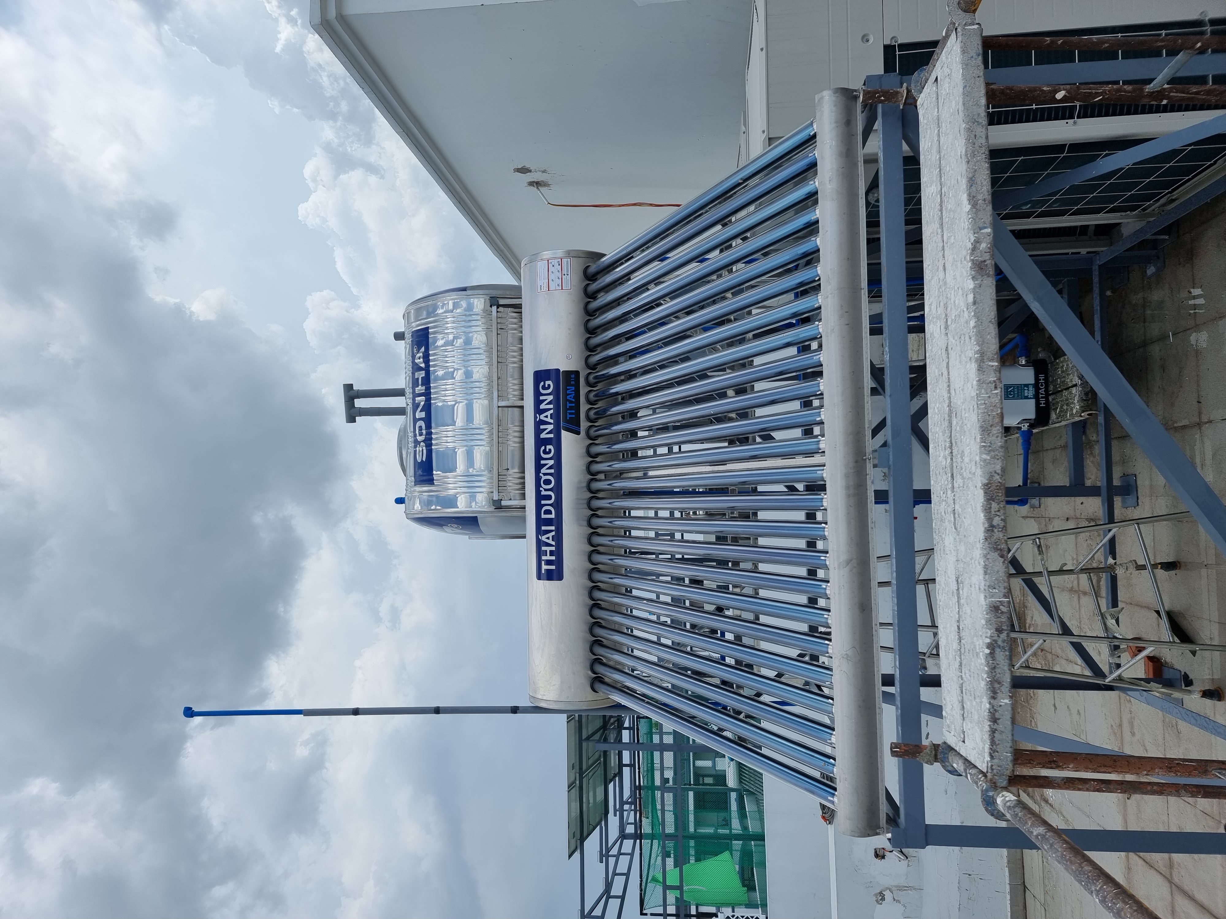 Bồn inox 700L ngang lắp sân thượng hở gió