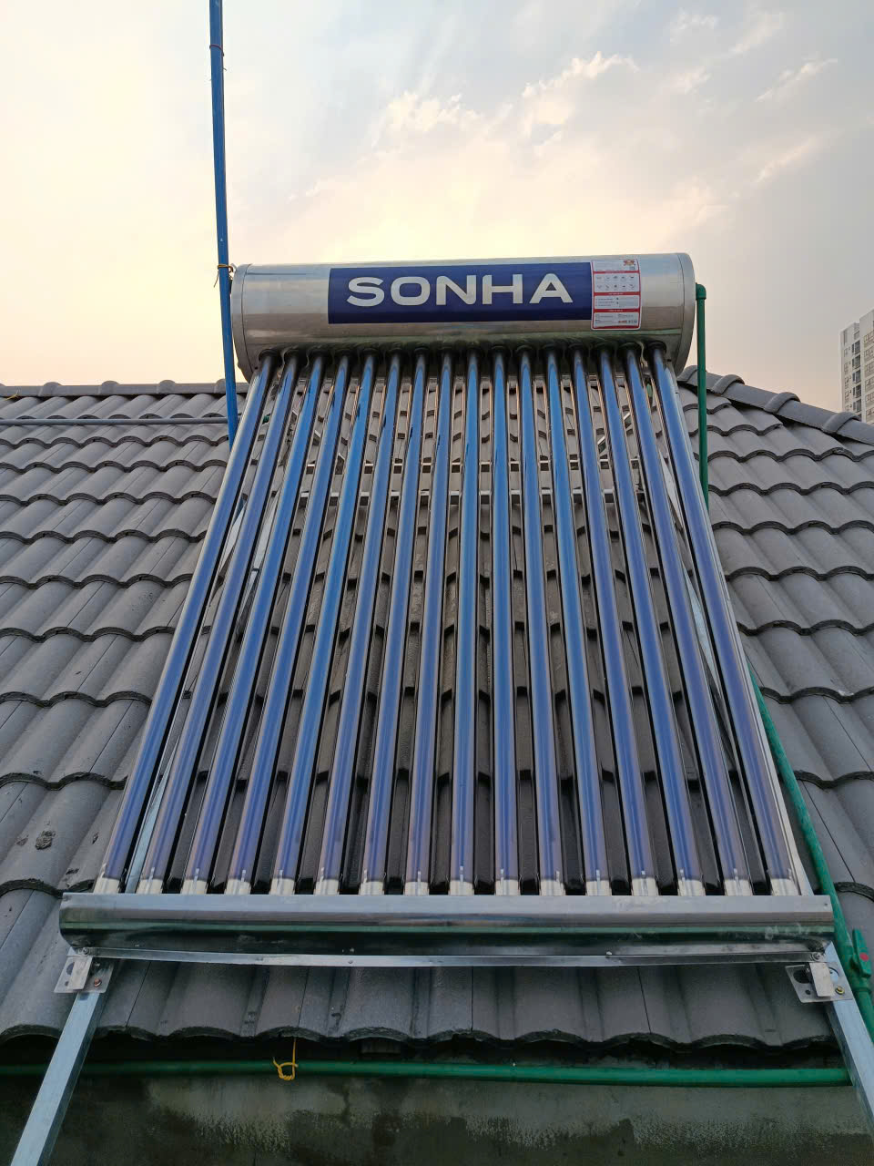 Máy năng lượng mặt trời 130L cho gia đình 2–3 người