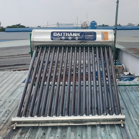 So sánh máy năng lượng mặt trời 180L theo loại ống chân không, ống dầu và tấm phẳng