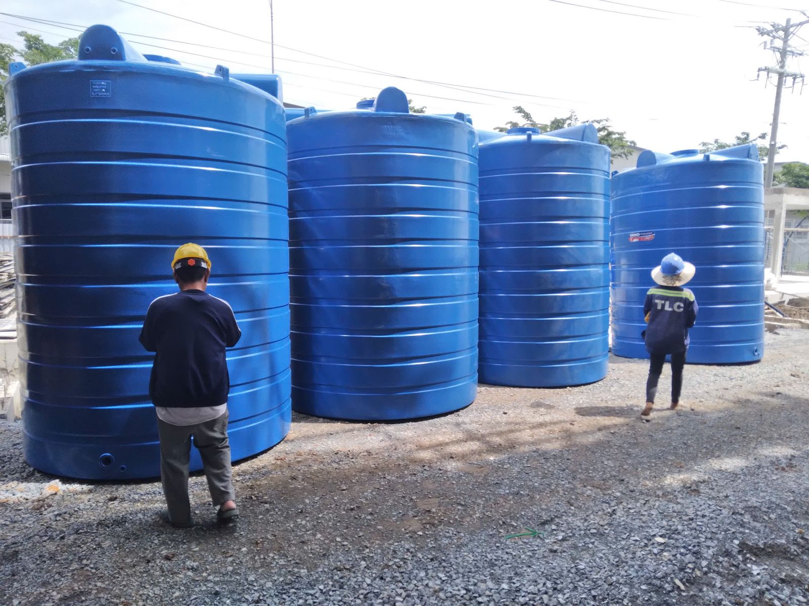 Bãi tập kết bồn nước nhựa cũ thanh lý không rõ nguồn gốc