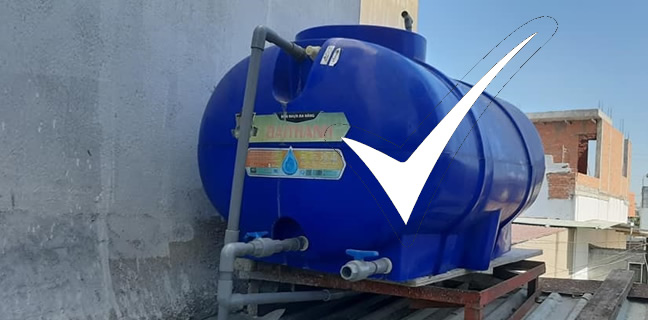 Bồn nước nhựa 3000 lít ngang lắp đặt trên mái bằng an toàn