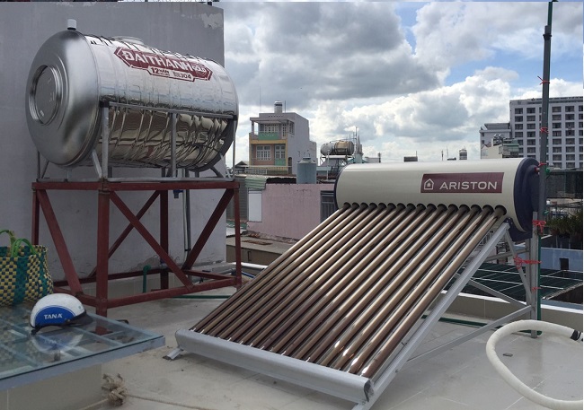 So sánh giá máy năng lượng mặt trời Ariston theo nhu cầu gia đình