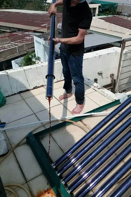 Dụng cụ cần chuẩn bị để vệ sinh máy nước nóng năng lượng mặt trời