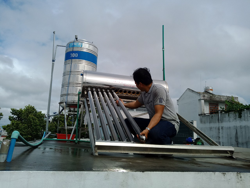 Dụng cụ cần chuẩn bị để bảo trì máy nước nóng năng lượng mặt trời