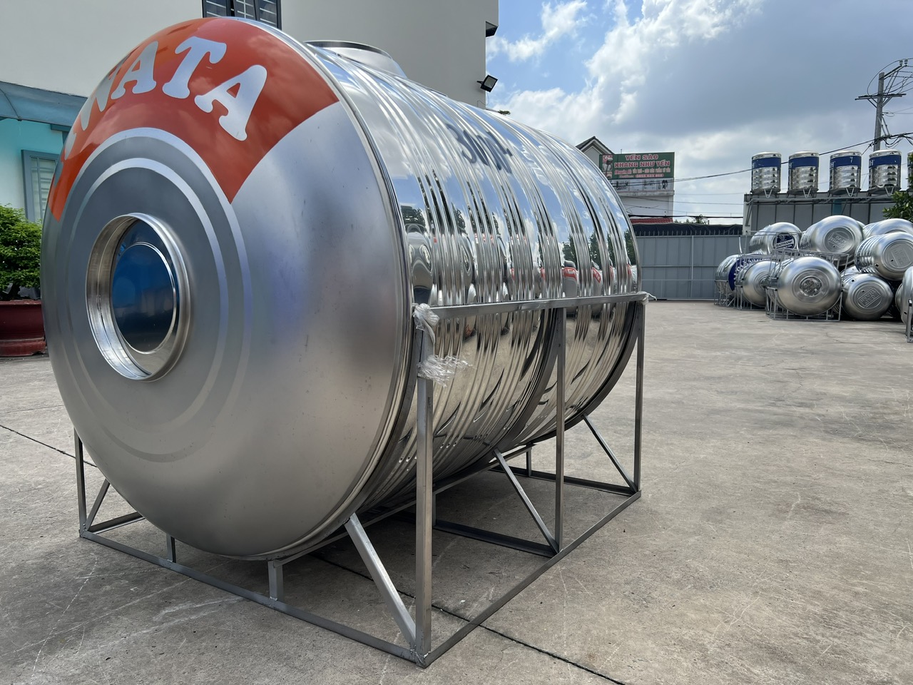 so sánh bồn inox 3000L đứng và ngang theo mặt bằng lắp đặt